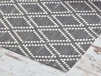 Nowoczesny dywan RAKET SZARY łatwoczyszczący antypoślizgowy - charakterystyczne detale