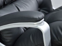 Komfortowy fotel biurowy BENON Z CZARNEJ SKÓRY EKO - charakterystyczne detale