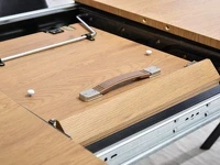 Stół rozkładany LIBON DĘBOWY owalny na grubych nogach - prakgtyczna rączka