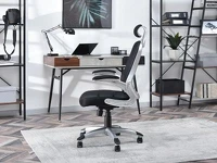 Fotel biurowy LUPO czarna tkanina mesh + srebrne tworzywo - w aranżacji z biurkiem BODEN